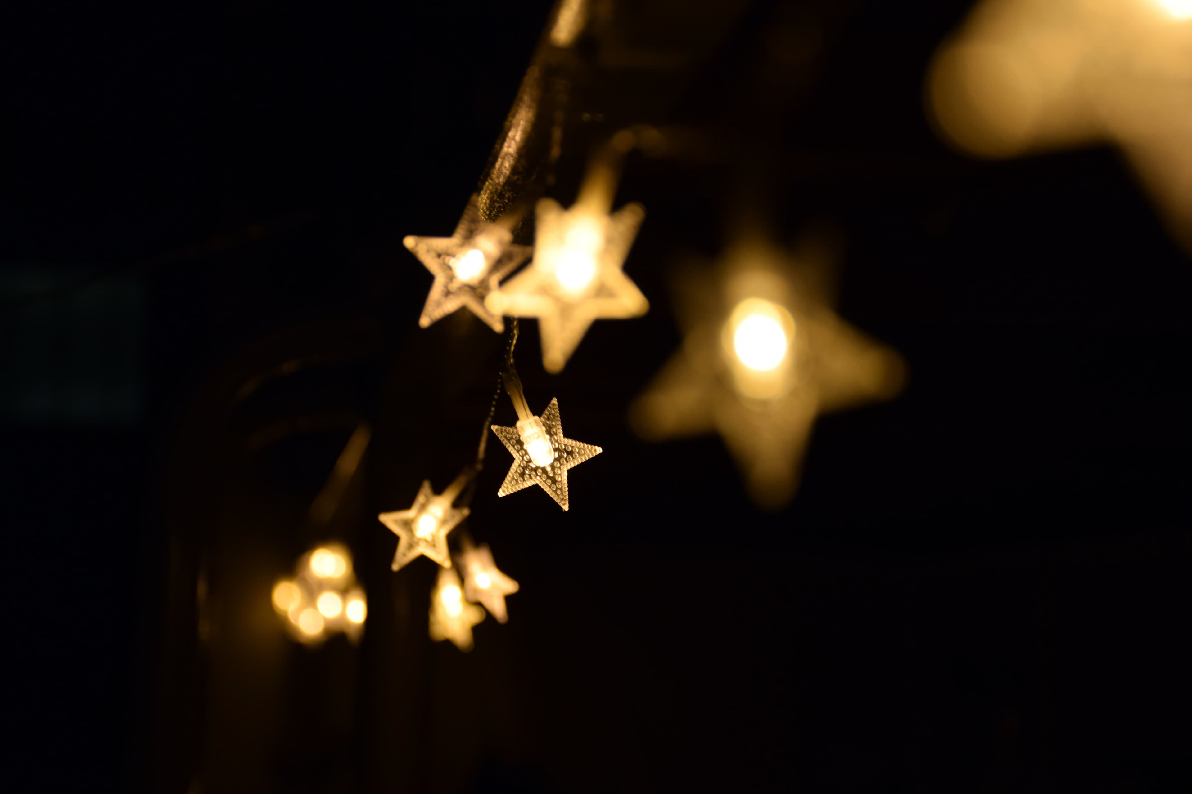 Golden star-shaped string lights